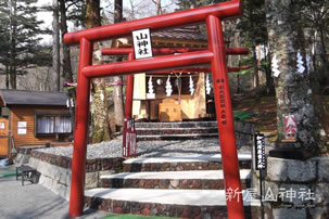 日本一の金運神社である新屋山神社