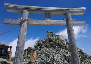 立山の雄山三神社を巡るツアー
